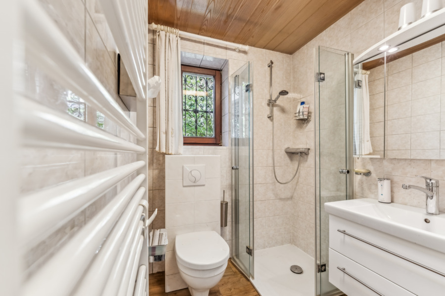 Bad mit Dusche (EG)