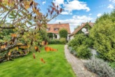 Hausansicht mit Garten