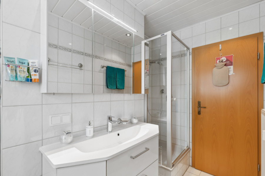 Badezimmer mit Dusche