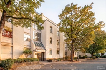 DIREKT AM ARABELLAPARK – Bezugsfreie 3-Zi.-Erdgeschosswohnung mit Garten, 81925 München, Erdgeschosswohnung