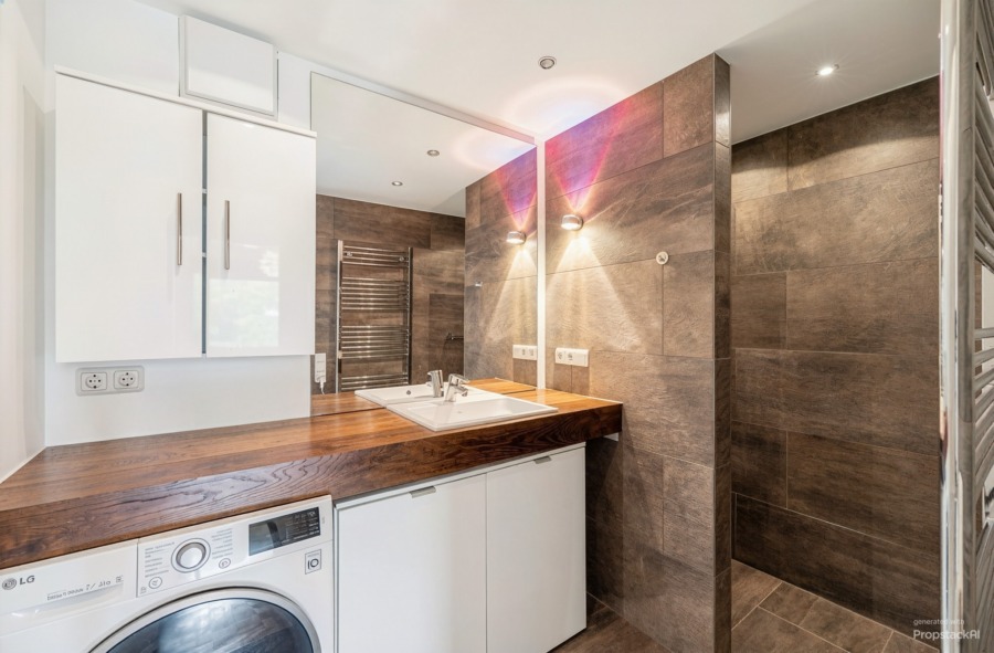 Badezimmer mit Dusche