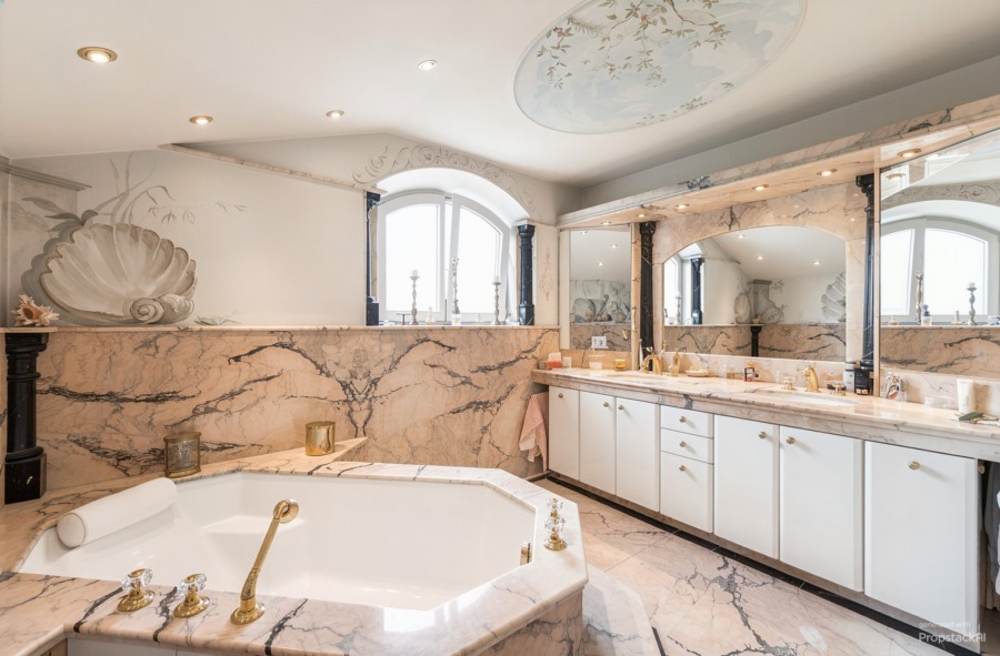 Badezimmer (OG)